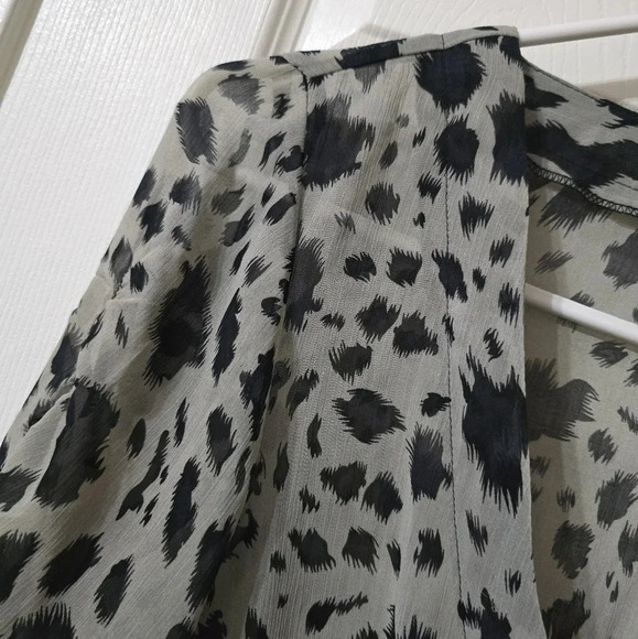Isabella Rodriguez Sheer Smocked Cheetah Print Tie Front Cropped Blouse, EUC! - Picture 3 of 11